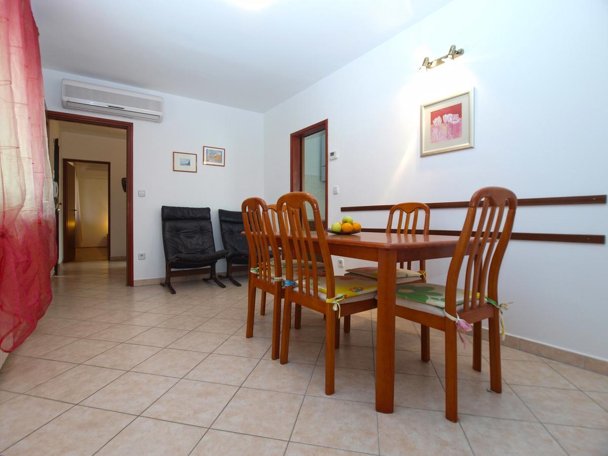 Apartment Alma 1600 Pula Exterior photo