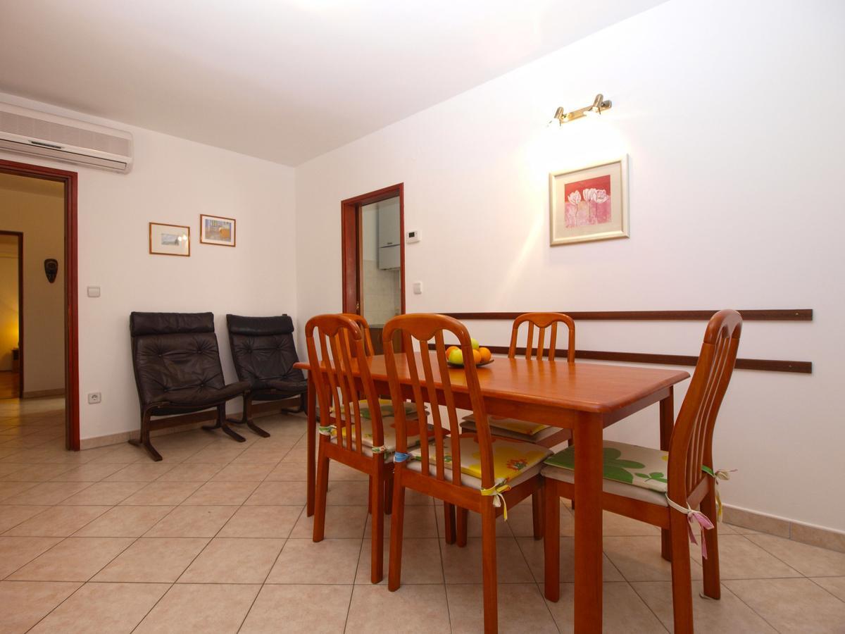 Apartment Alma 1600 Pula Exterior photo