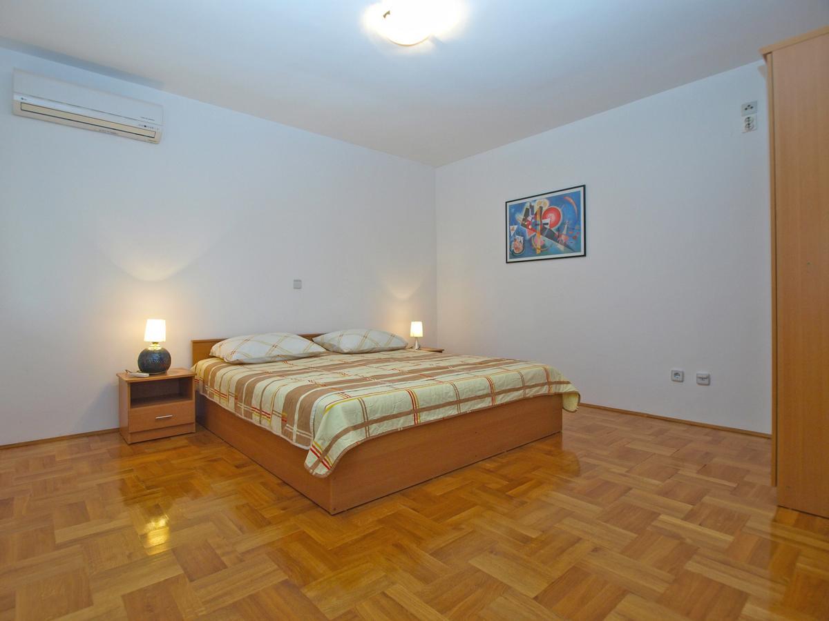 Apartment Alma 1600 Pula Exterior photo